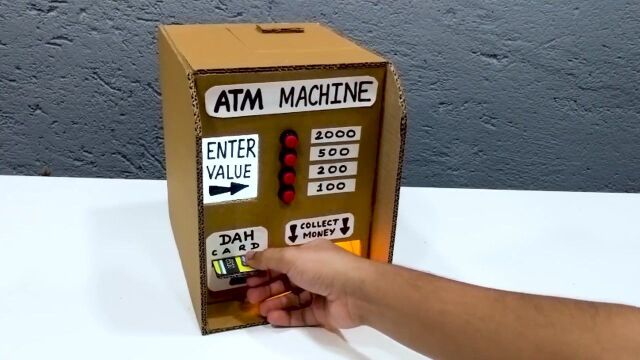 2.用闲置纸箱制作ATM机