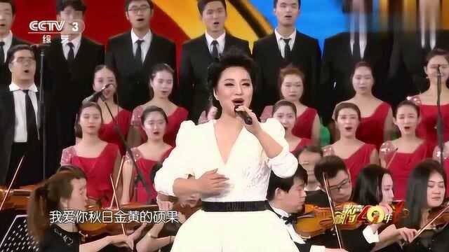 周晓琳演唱经典歌曲《我爱你中国》,一开口就迎来掌声,真的好听