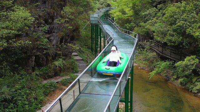 三峡奇潭峡谷高空水滑漂流,声速浪滑超刺激