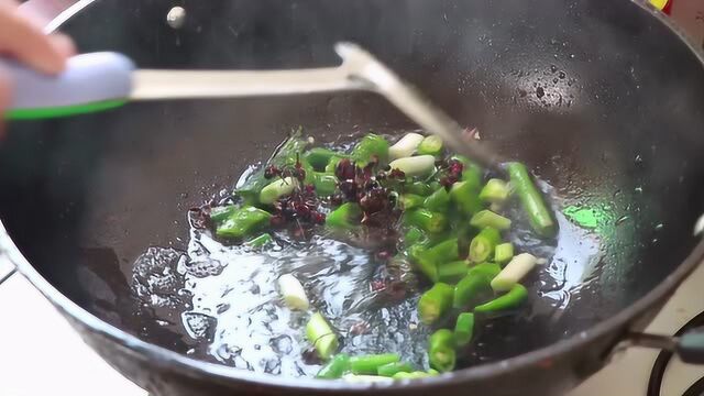 山东农村特色菜辣椒炒豆角,营养好吃超下饭!做法还很简单!