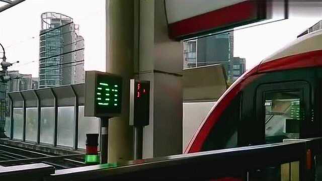 南京地铁二号线:增购列车 新车 学则路073074出站!