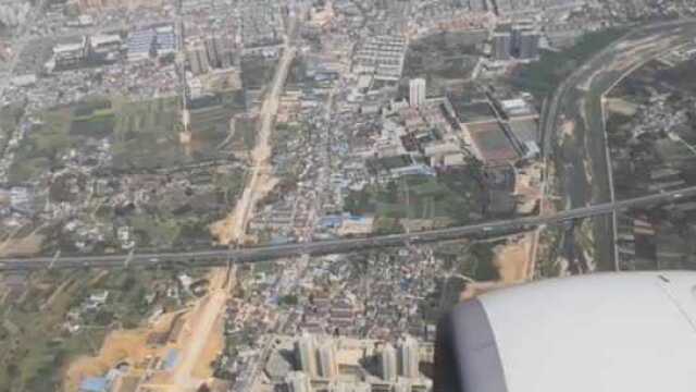 海南航空HU7433次航班波音737800降落汉中城固机场