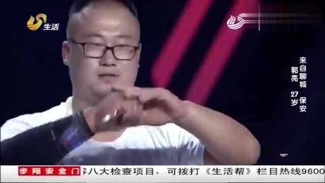 铁拳头功力惊人,铁砂掌断砖易如反掌,隔手断砖让人看得揪心