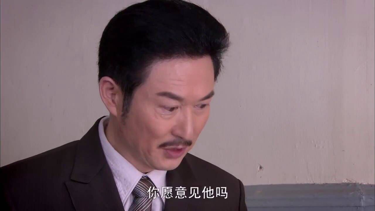 团圆被三郎拒绝感情后亚萍就跟男子在一起还喝酒