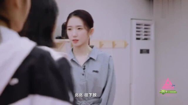 孟美岐带妹学舞,当华晨宇面狂扭屁股,花花这表情绝对是直男!