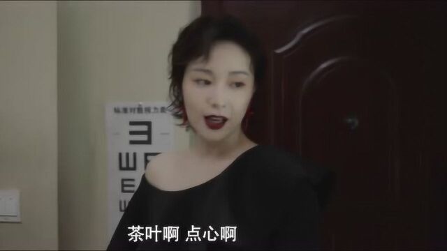 我是余欢水 安妮带了一堆礼物说是代表公司来慰问余欢水