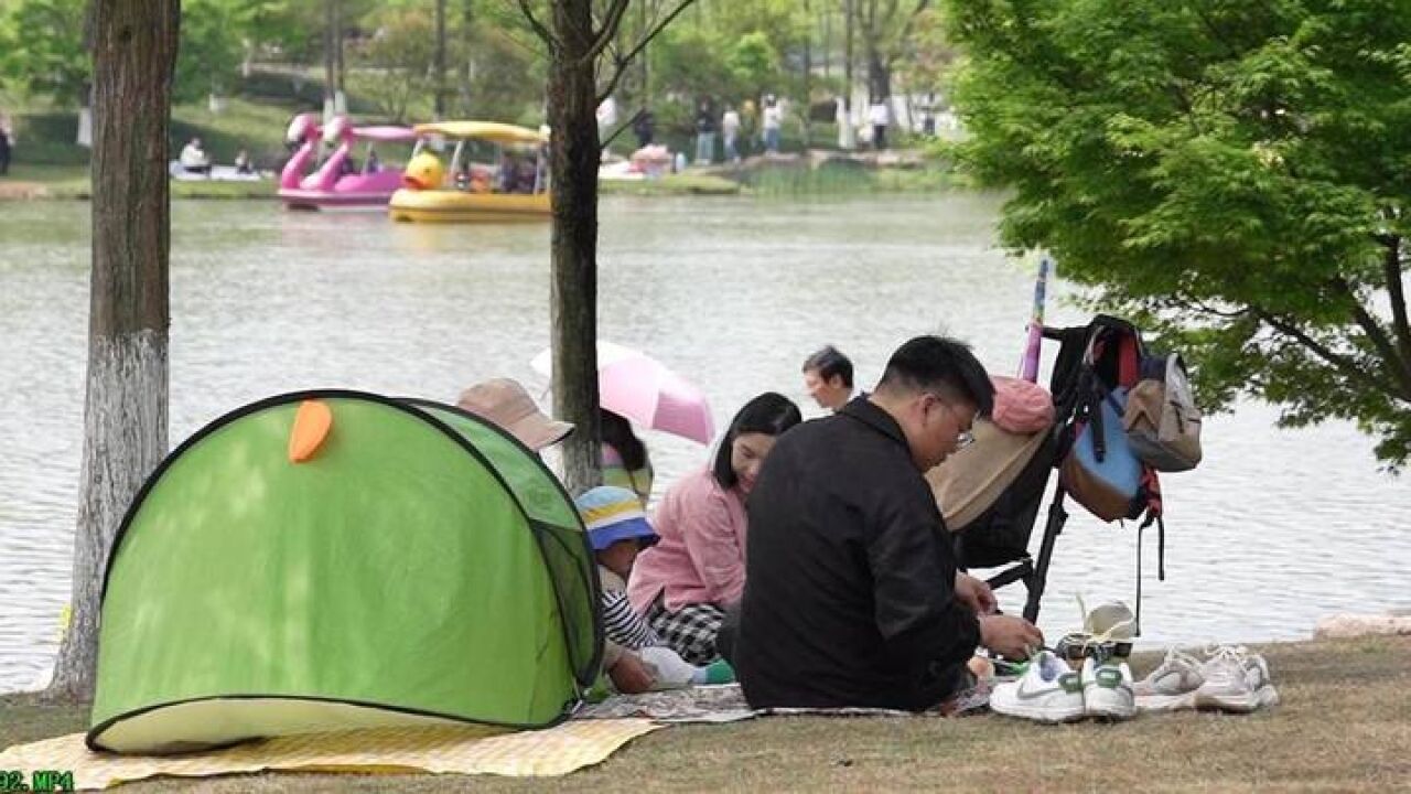 主打随性方便 “轻便露营”去踏春带火户外装备市场