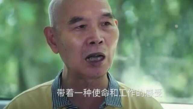 李伯清出国处女秀,飞机上不忘调侃空姐是海鲜,自己是四川泡菜.