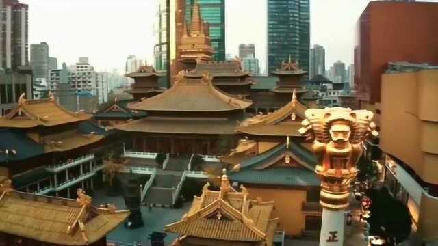 静安寺是为数不多,建在闹市区的寺庙,传说是为了镇住寺庙下的黄泉井!