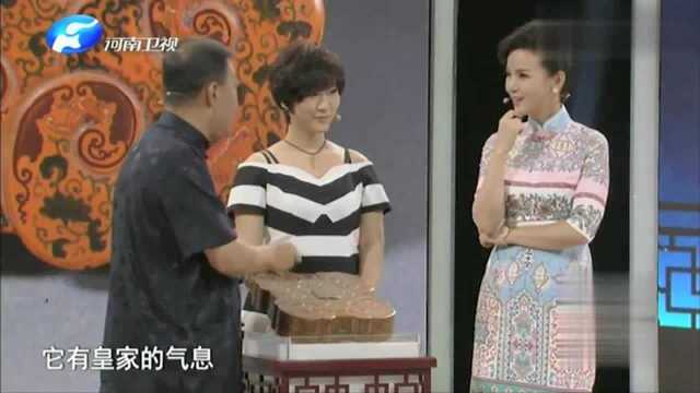 结婚时母亲送的木盒,专家惊呼有皇家气息,女子:价格我不敢想!