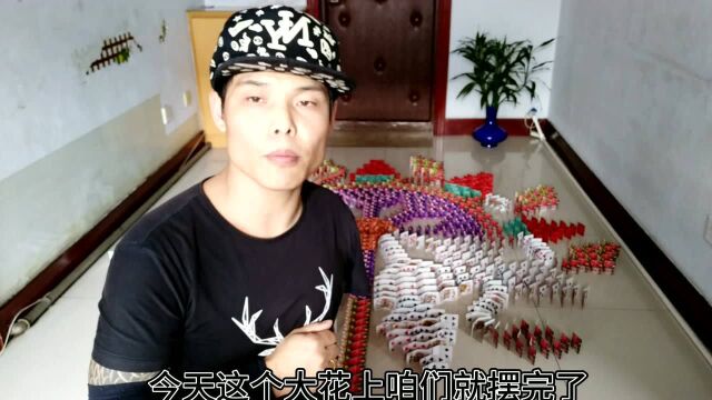 多米诺创意,倒下去的瞬间太漂亮啦,还没欣赏够就结束了