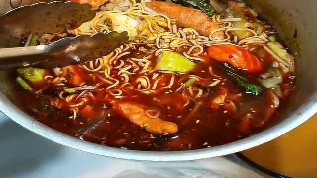 福建饭店的麻辣烫外卖,网友:我顿时觉得我吃麻辣烫会亏好多