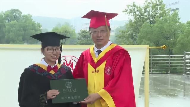 暖心!这所大学为她举办专属学位授予仪式