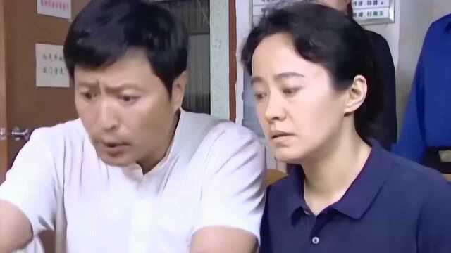 夫妻2人办离婚证,工作人员不认可离婚证明,没想到却遇到了熟人