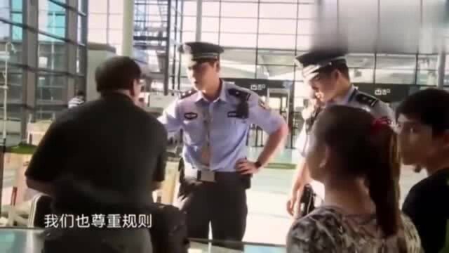 中国警察,这里是上海,我跟你说英文是尊重你