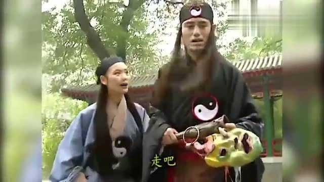 还珠格格:小燕子太笨,五阿哥对尔康摇头,谁让自己是喜欢她呢