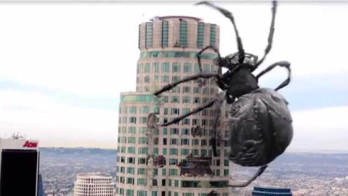 实验室跑出20米高的蜘蛛，蜘蛛爬上大楼，到处摧毁城市