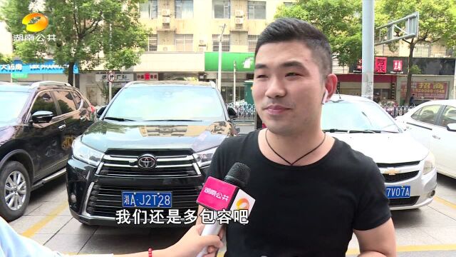 长沙5名男子街头裸奔引热议:市民直呼“辣眼睛” 公安:已行拘!