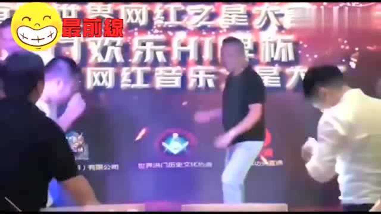 快看崩牙驹又在跳舞了1