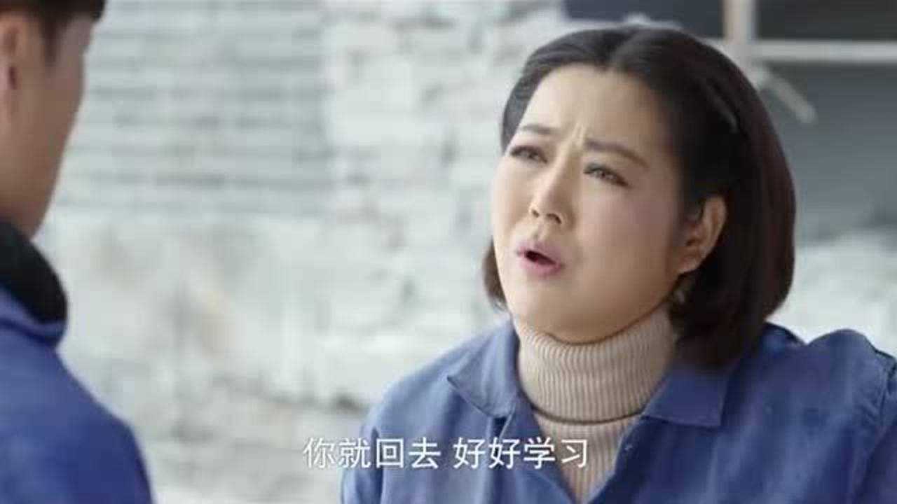 黄大妮大妮为养家扛大包谁知到了工地十几岁的儿子在干活