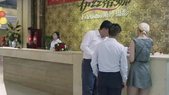 小姐姐四处走访,想寻找靠谱的婚庆公司谈合作