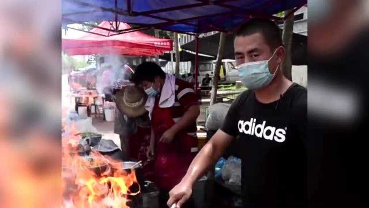 疯狂炒菜哥靠炒菜炒出两套房,为了更好的生活奋斗