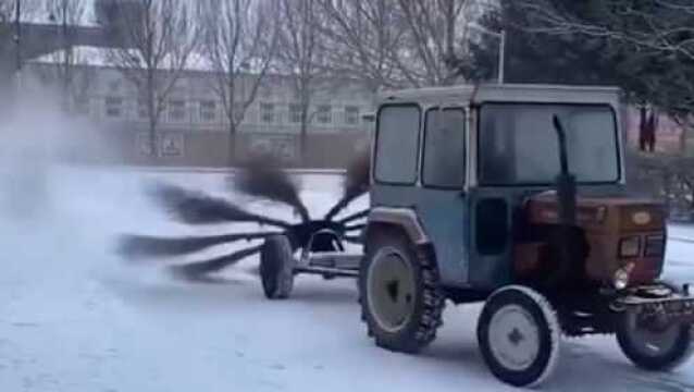 黑龙江高校现“风火轮扫雪车”,马力十足效果杠杠滴,网友调侃长见识