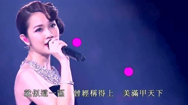 美女配上这个复古的发型挺有气质