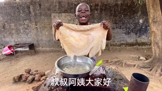 给非洲孩子吃中国菜:红油牛肚烧豆角,味道咋样?