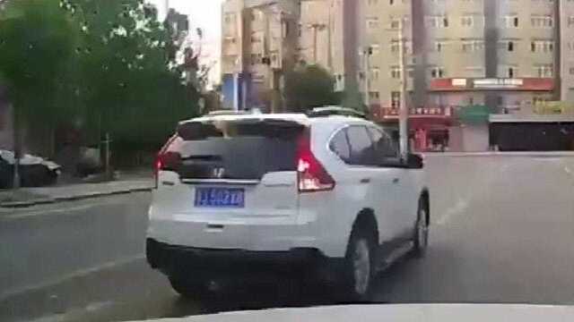 实拍:这样开车,人心险恶啊!现在的人都这么暴躁了吗?