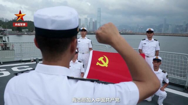 驻港部队三军官兵重温入党誓词:不忘初心,守卫“东方之珠”!