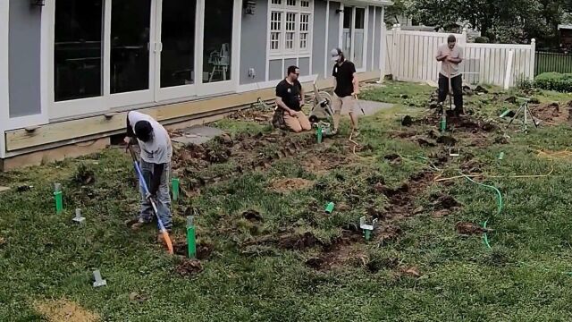 老板嫌后院草坪浪费,出8万请我翻改,完建后房屋感觉增值28万!