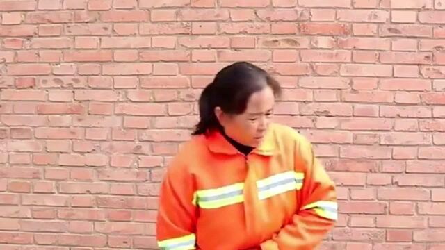 女经理不许保洁大妈去厕所,没想保洁大妈是董事长