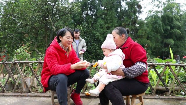 把脚板苕挖了种上春白菜,幺妈做一份火山板苕泥,口感像山药一样