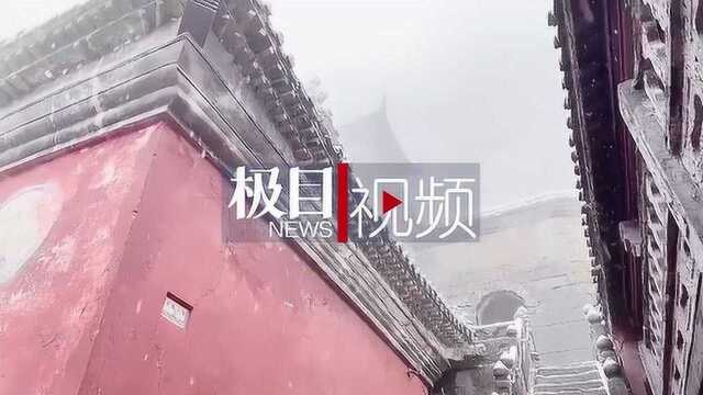 武当山迎降雪,银装素裹美景如画