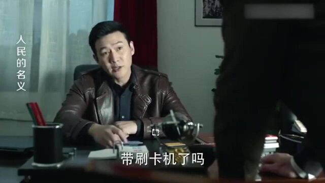 赵德汉被搜出五张银行卡,却满脸笑意,结果太意外