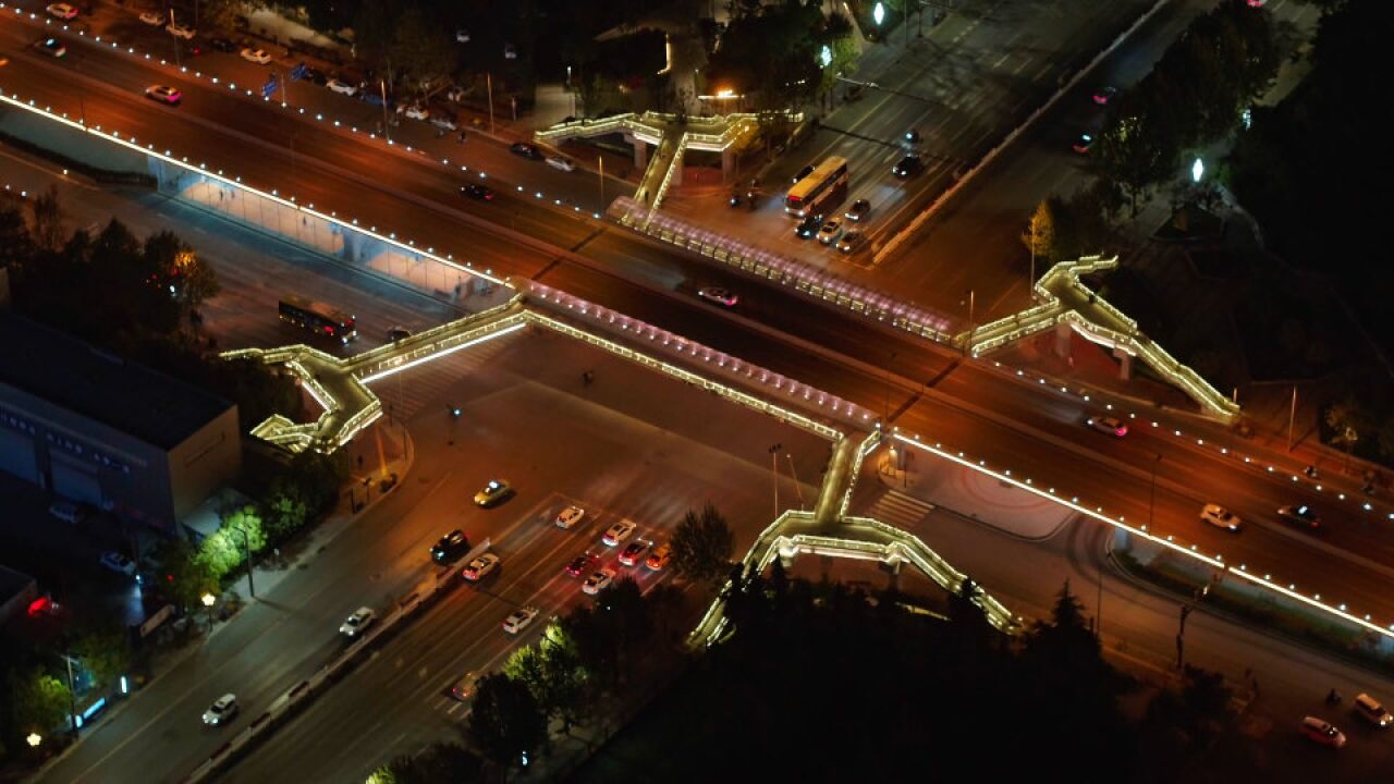 航拍西安高新区“都市之门”,西安现代都市夜景的代表.