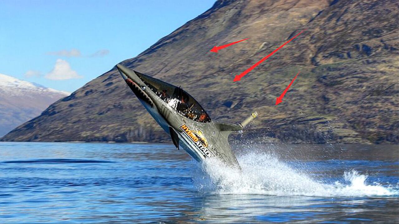 牛人发明"鲨鱼潜艇,能从水面跃起4米,网友:想不晕船都难!