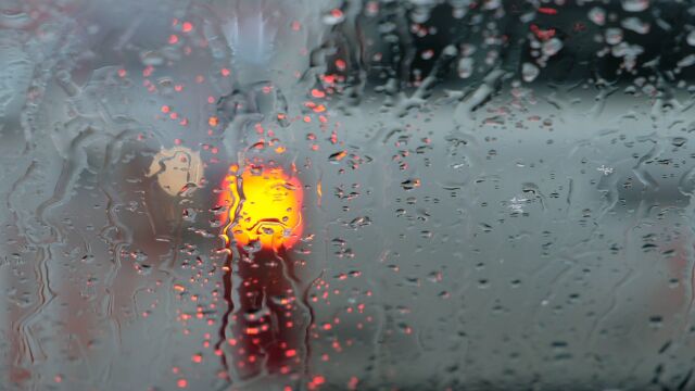 雨中的城市