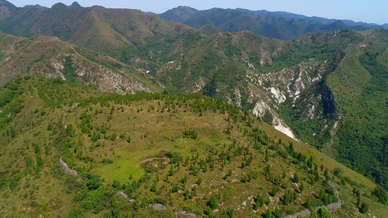 红层地貌上是喀斯特石灰岩古山寨,可与先楚丹阳有关?南水北调中线水源丹江口库区,湖北