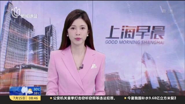 浙江宁波:男孩手卡扶梯缝隙 消防员施救