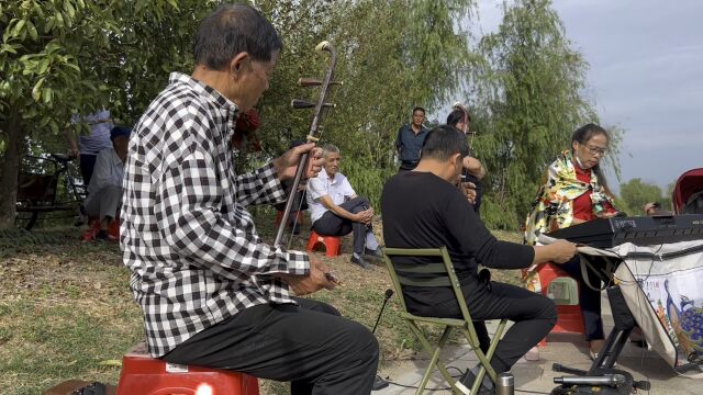 庐剧《孟姜女ⷮŠ万喜良》选段:多彩多姿无为市法治公园市民休闲传统戏曲表演文艺