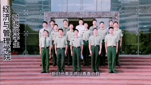 在中华人民共和国成立73周年之际,青年学子用青春告白祖国,表达对祖国的无限热爱.