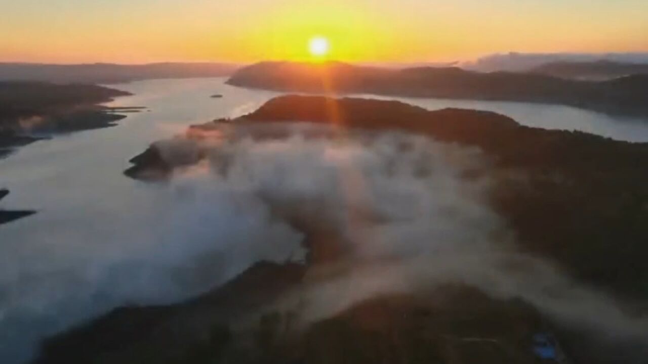 黄河神仙湾现“水煮黄河”景观 日出映照下如临仙境