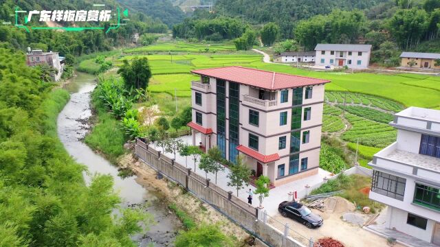 美丽乡村,乡村自建房建设,外墙涂料使用仿石漆,效果堪比大理石,质感强烈