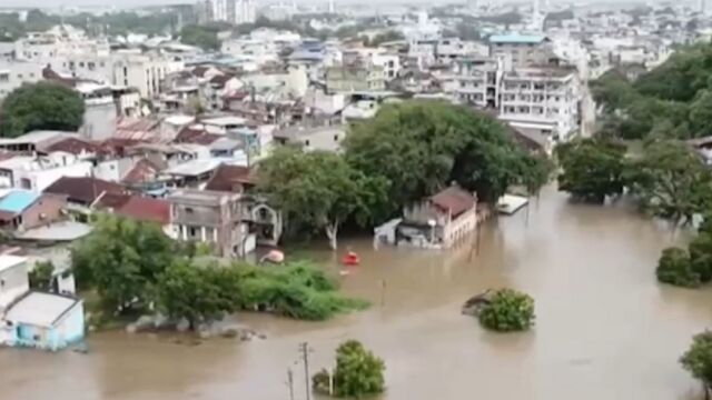 印度西部和中部连日暴雨引发洪水,居民区被淹没,财产损失严重