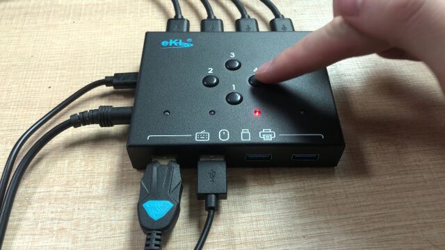 一条短视频带你认识,四进四出USB3.0切换分配共享器SH04