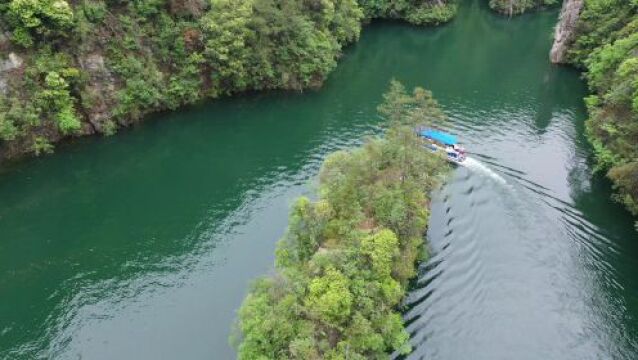 水上游好惬意!浮筒游艇亮相张家界宝峰湖景区