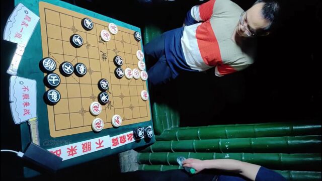 孙浩宇大师本想收摊走人,没想到被中年棋王挑衅:赢了我再走