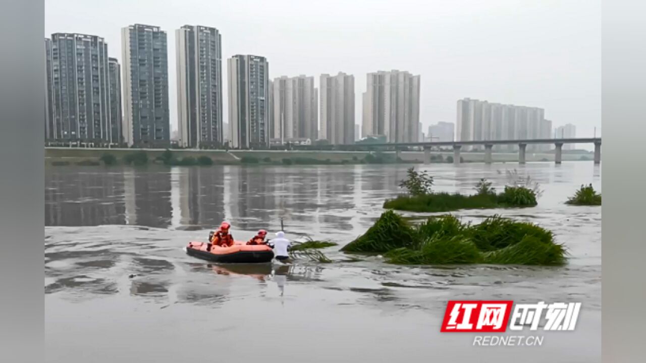 视频丨河水猛涨 垂钓者被困河中孤岛 石门消防紧急救援脱险